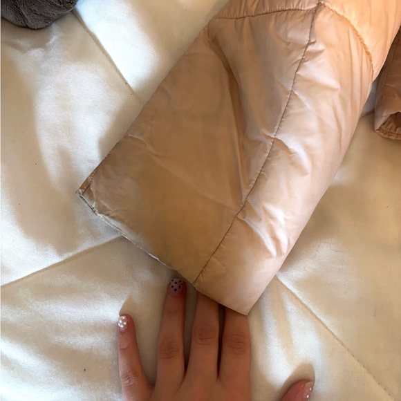 Levi's Light Pink Puffer Jacket with White Collar - Picture 5 of 9